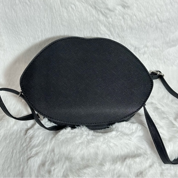 Mad Engine Red Lip Crossbody Bag Halloween Theme Vampire Fang - Picture 9 of 10